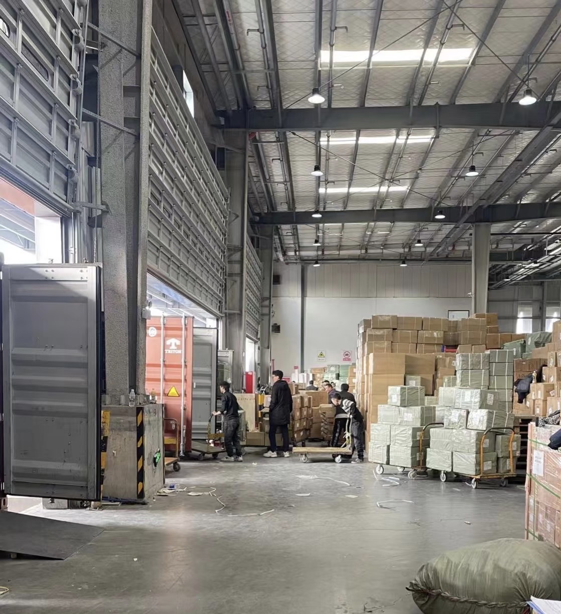 8 Full Containers of gift boxes delivery 8 Full Containers of gift boxes delivery