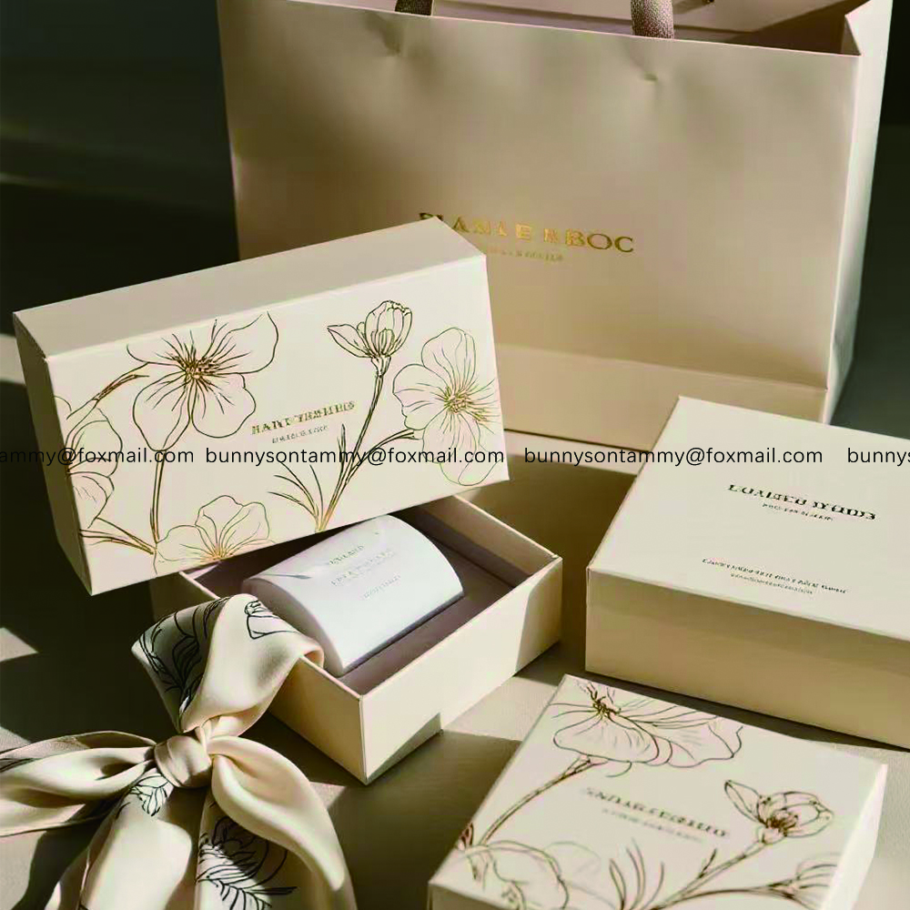 Scraf Gift Box With Golden Stamp Logo Scraf Gift Box With Golden Stamp Logo