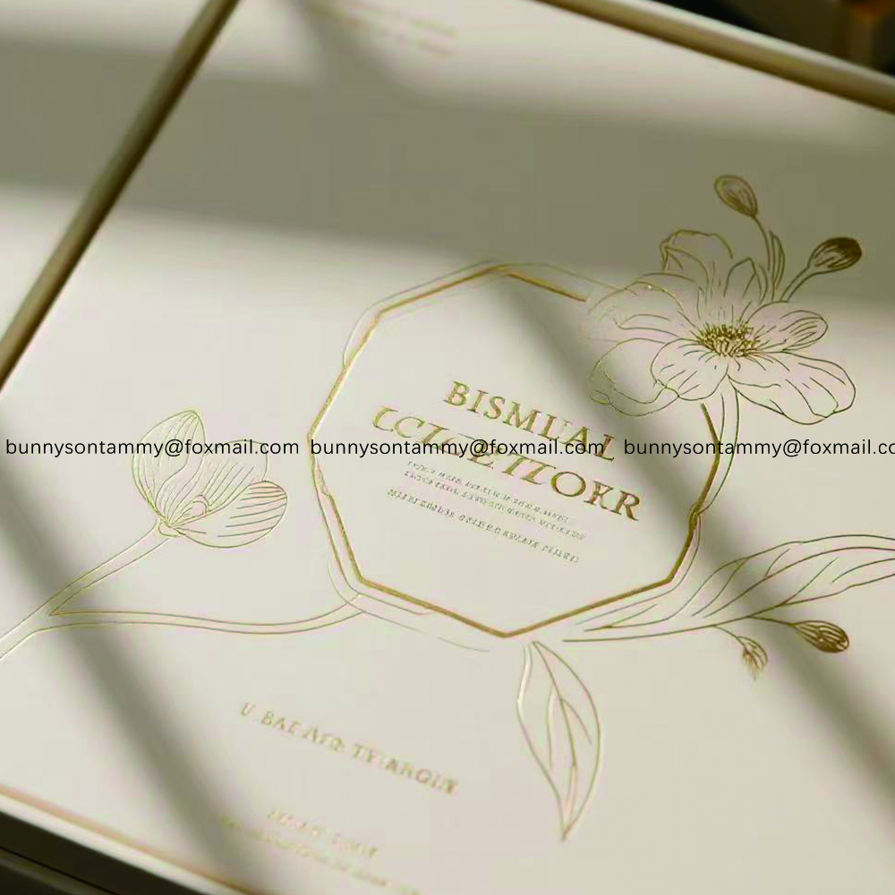 Scraf Gift Box With Golden Stamp Logo Scraf Gift Box With Golden Stamp Logo